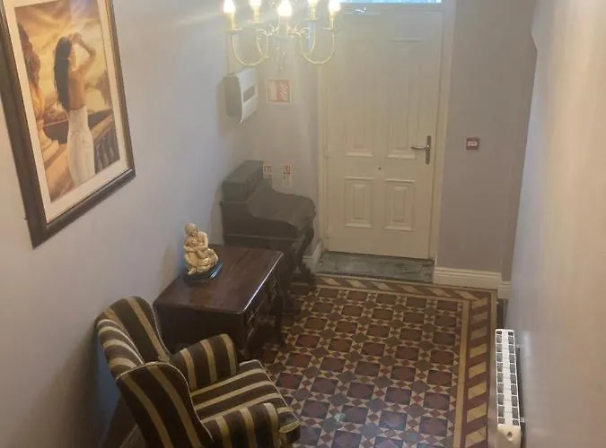 בית הארחה Mcnulty'S Guest House *