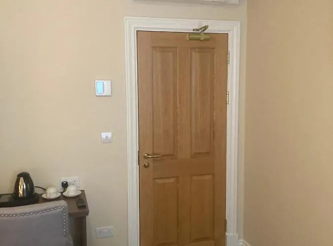 בית הארחה Mcnulty'S Guest House אניסקרון